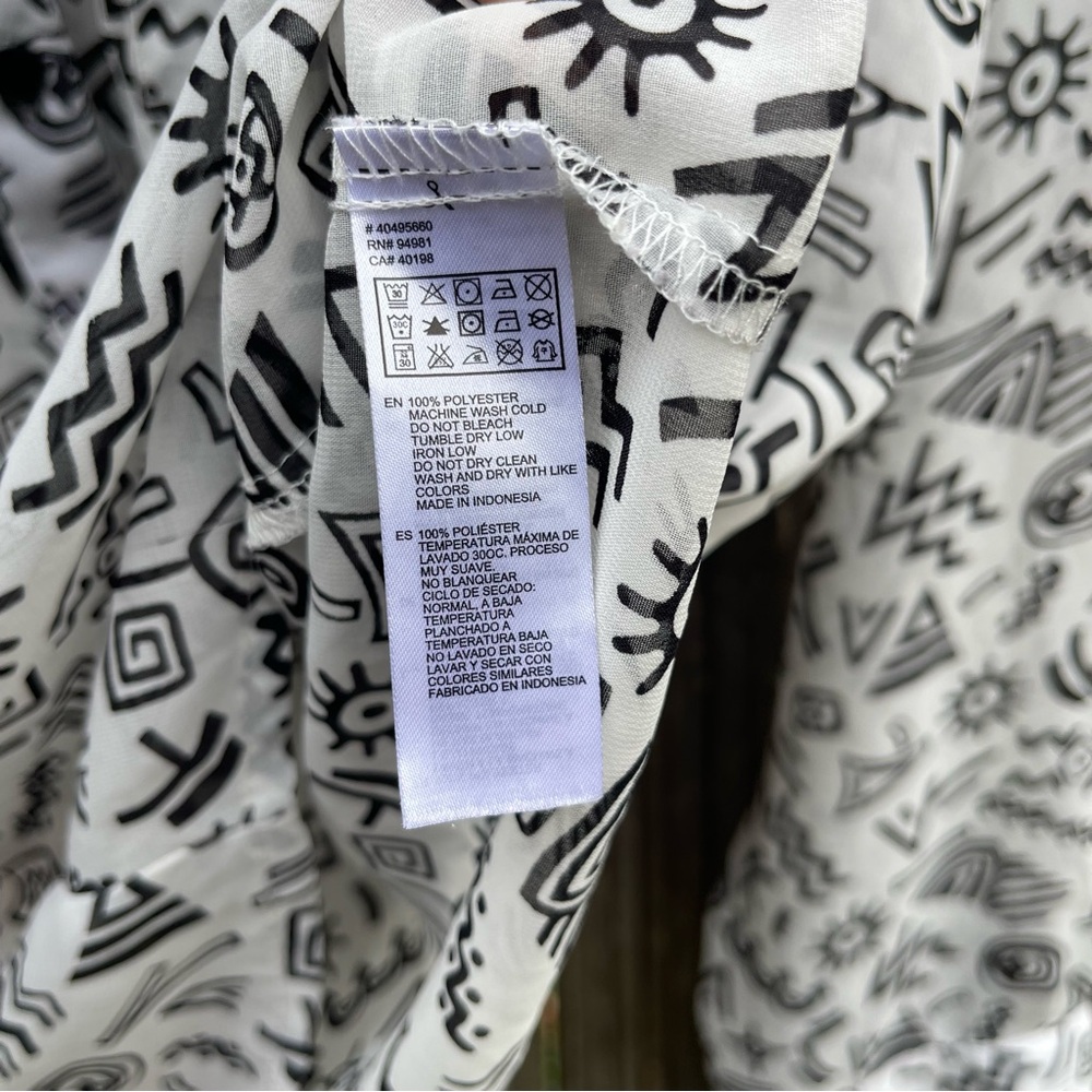 Black and White Patterned woman’s blouse size M - Picture 4 of 4